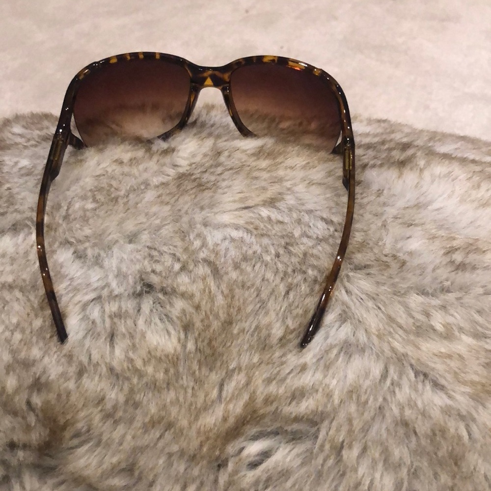 Shades - Picture 4 of 4